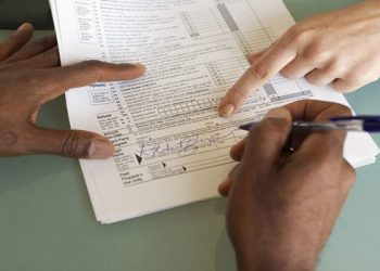 Who can sign/ e verify your Income tax return?